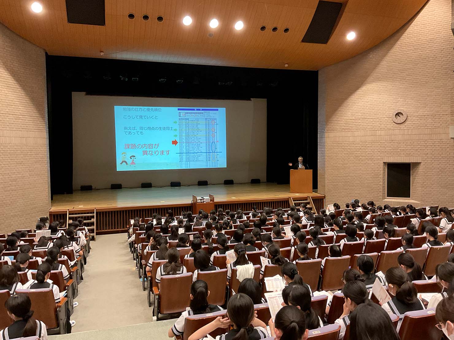 生徒たちに「自立」とは？ 保護者の皆さまに「子の自立のサポートするヒント」とは？page-visual 生徒たちに「自立」とは？ 保護者の皆さまに「子の自立のサポートするヒント」とは？ビジュアル